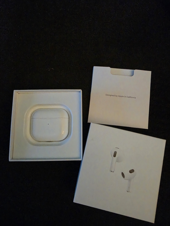 Apple White AirPods 3rd (Gen) with MagSafe Charging Case Like New